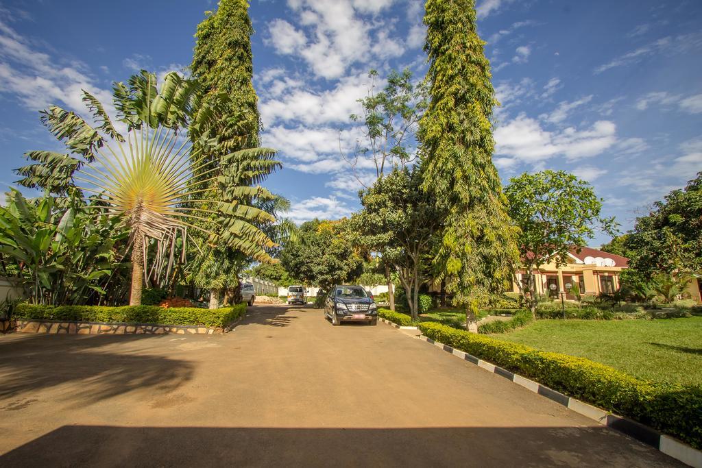 Askay Hotel Suites Entebbe Extérieur photo