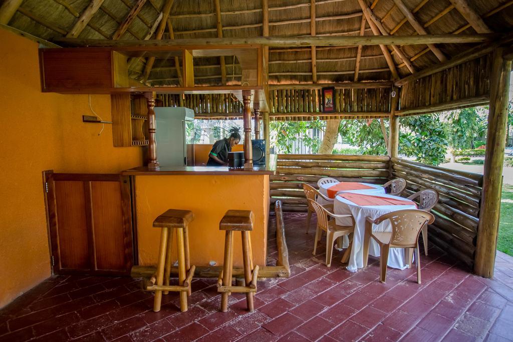 Askay Hotel Suites Entebbe Extérieur photo