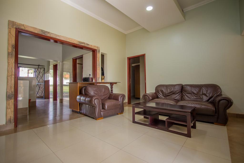 Askay Hotel Suites Entebbe Extérieur photo