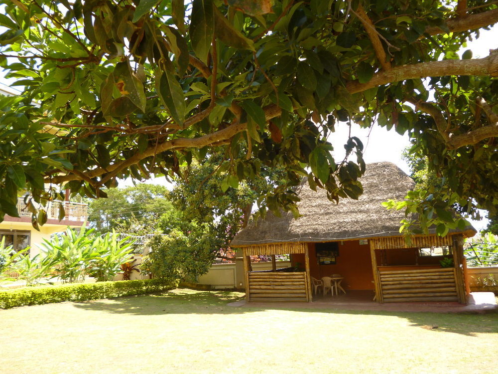 Askay Hotel Suites Entebbe Extérieur photo