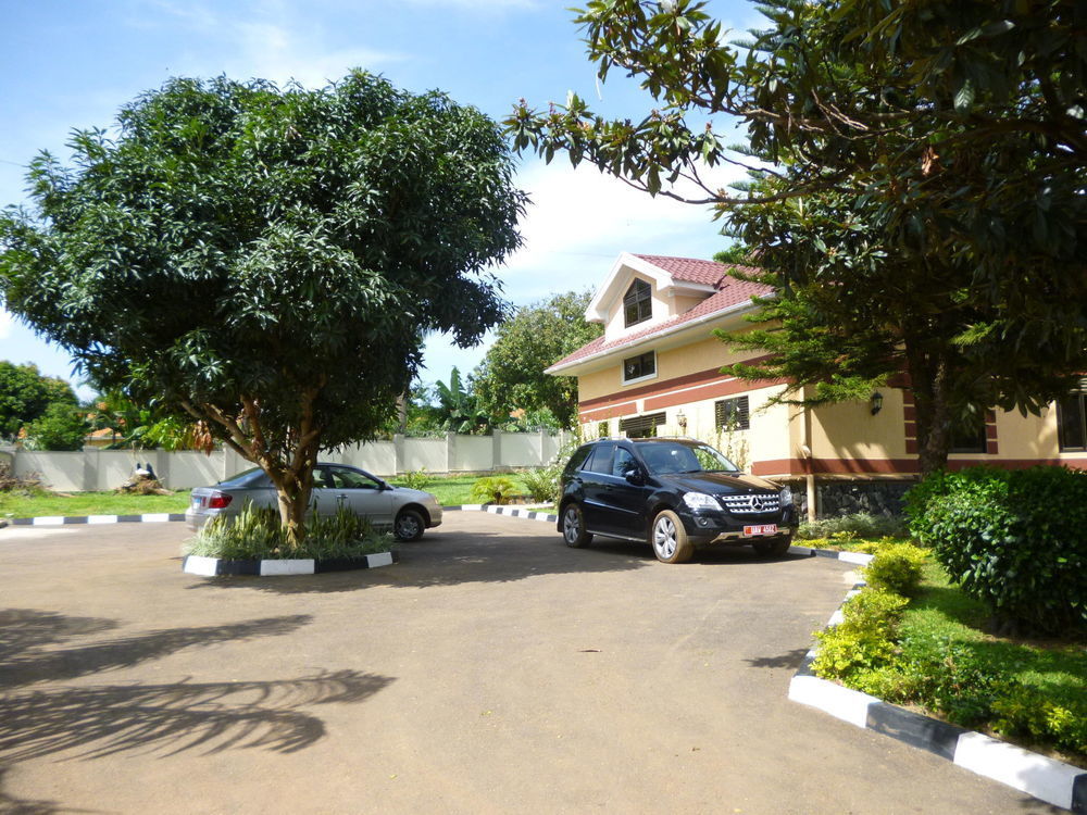 Askay Hotel Suites Entebbe Extérieur photo